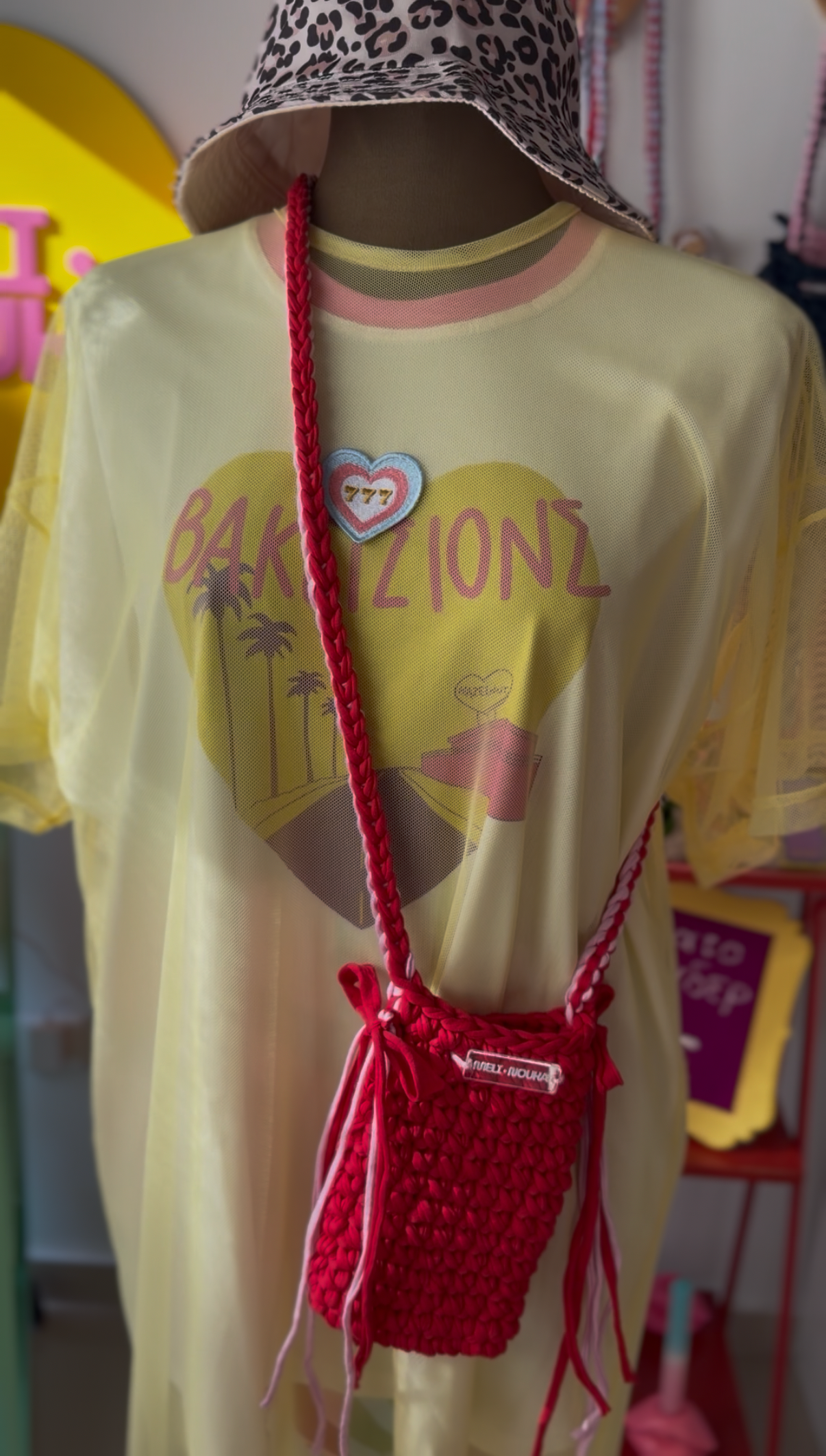 Save your outfit phone case (red/pink)
